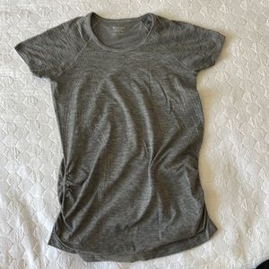 Athleta Momentum seamless tee